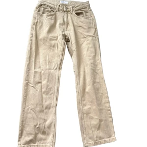 beige byxor bershka - byxor i gott skick men redan för små för mig