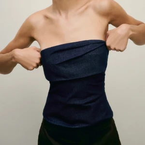 Jeans topp!💙 - Säljer denna jättesnygga toppen! Använd en gång, korsett liknanden! Köp direkt för 160kr☺️