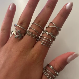 Silver ringar - 11 st jättefina silveringar. Priset på dom är lite olika så skriv privat om du undrar något🥰
