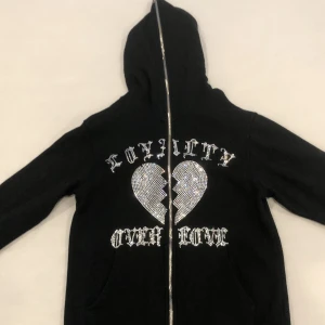 Trotherz Rhinestone Zip up - Trotherz zip up, Passar inte mig längre. Passar både xss o xs. Samma modell säljs inte längre. 
