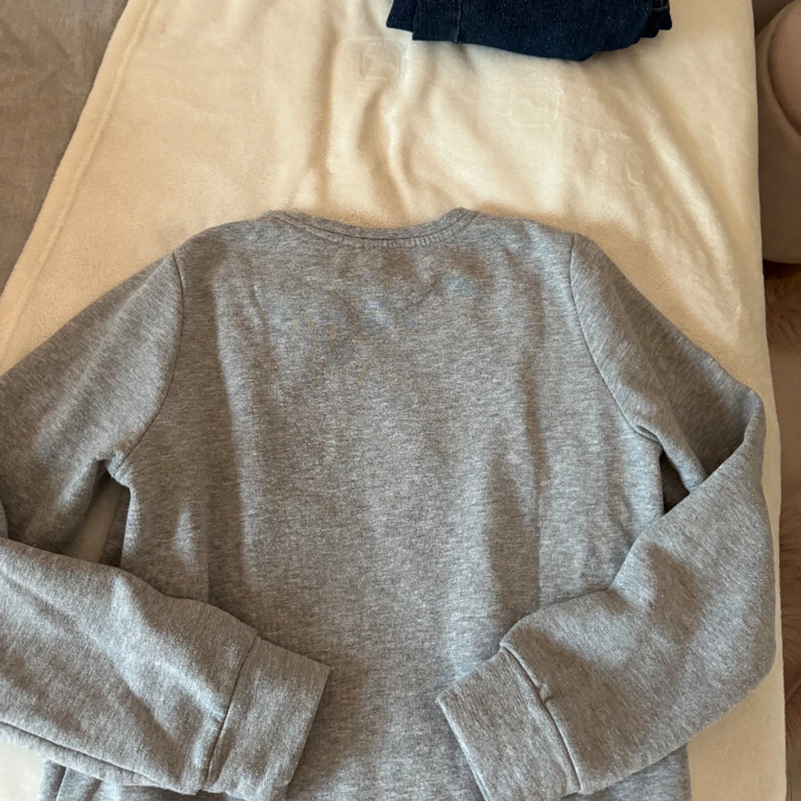 Grå sweatshirt med tryck - 90