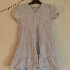 Jättefin klänning  - Den är från only