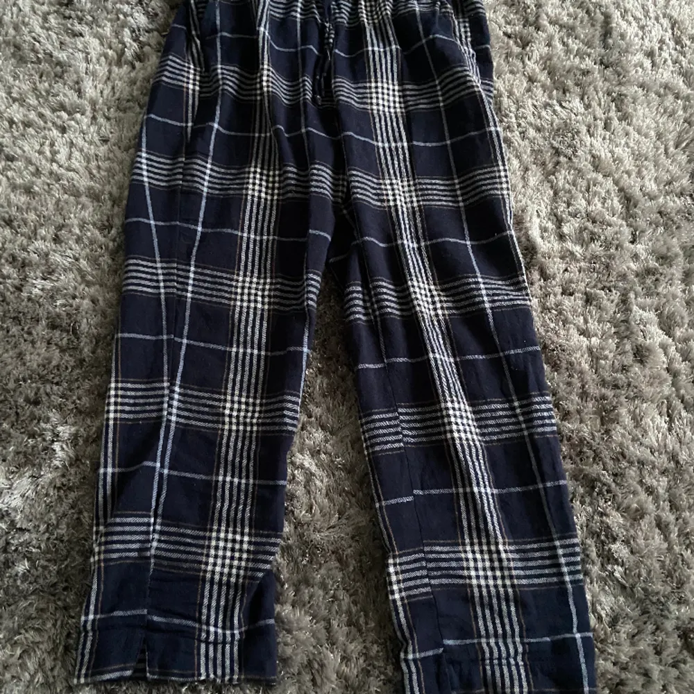 Super sköna pyjamasbyxor, säljer pga för korta för mig💋. Jeans & Byxor.