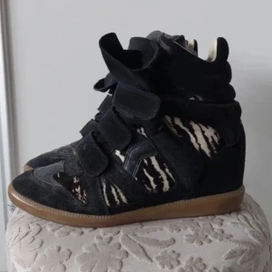 Intressekoll på marant skor - Endast en intressekoll på dessa as snygga isabel marant skor!! Säljer endast vid bra pris😊 Utmärkt skick