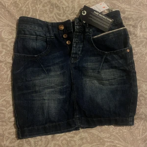 Jeans kjol - Ny och oanvänd med prislapp på. Pris kan diskuteras 