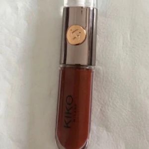 kiko milano double touch🎀  - Endast testad på läppglans sidan annars helt ny, oanvänd i färgen #128 💕