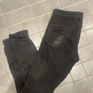 Trendiga replay anbass  - Är lite för små passé perfekt till våren. Skitsnygga!! Köpta på nk för 1700kr