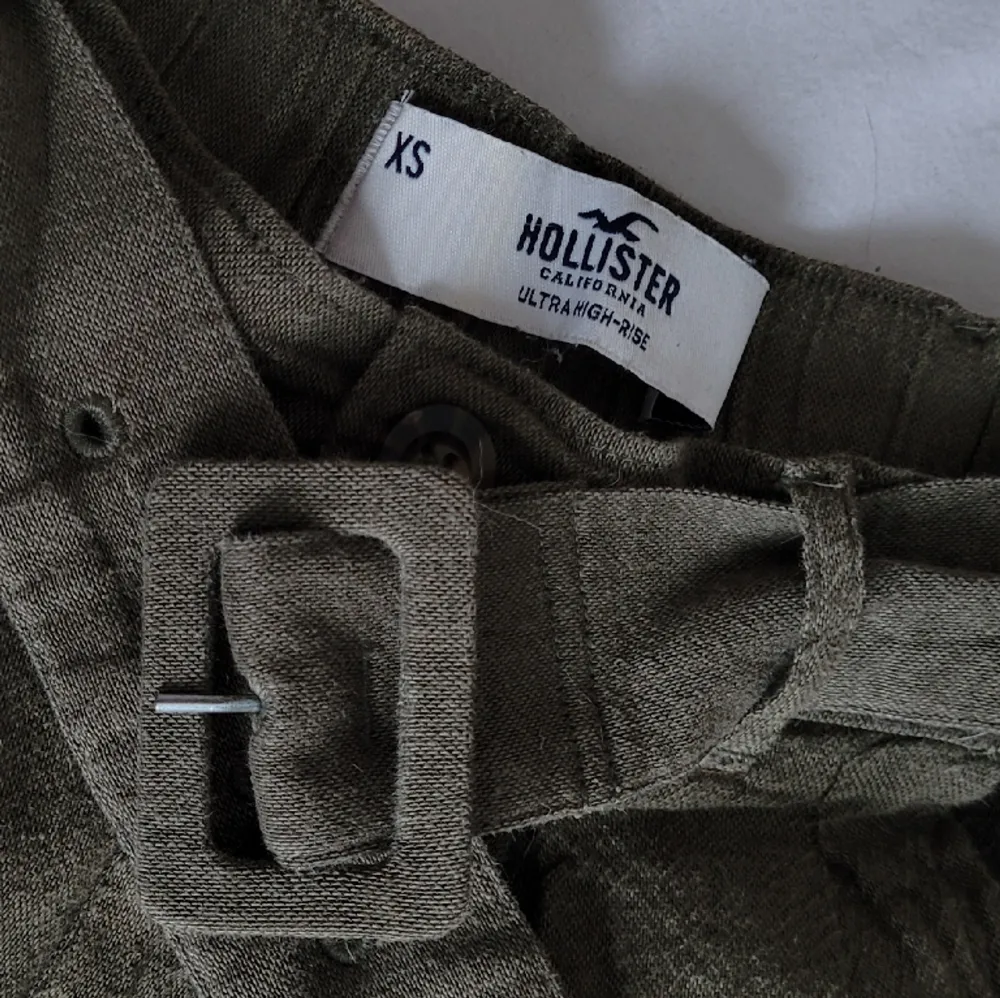 Sköna vida byxor från Hollister, perfekt till sommaren!. Jeans & Byxor.