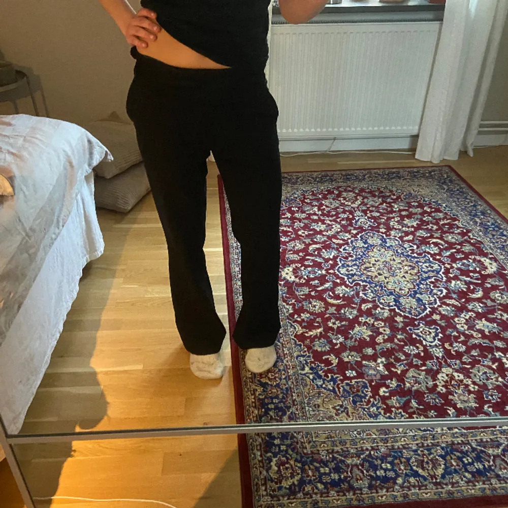 Fina kostymbyxor med rak passform💘 Passar mig som är 160!. Jeans & Byxor.