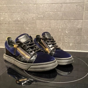 Zanotti skor - Tja säljer dessa feta Zanotti skorna man får med allt og och dom är i hyfsat skick hör av dig vid minsta fundering mvh William!