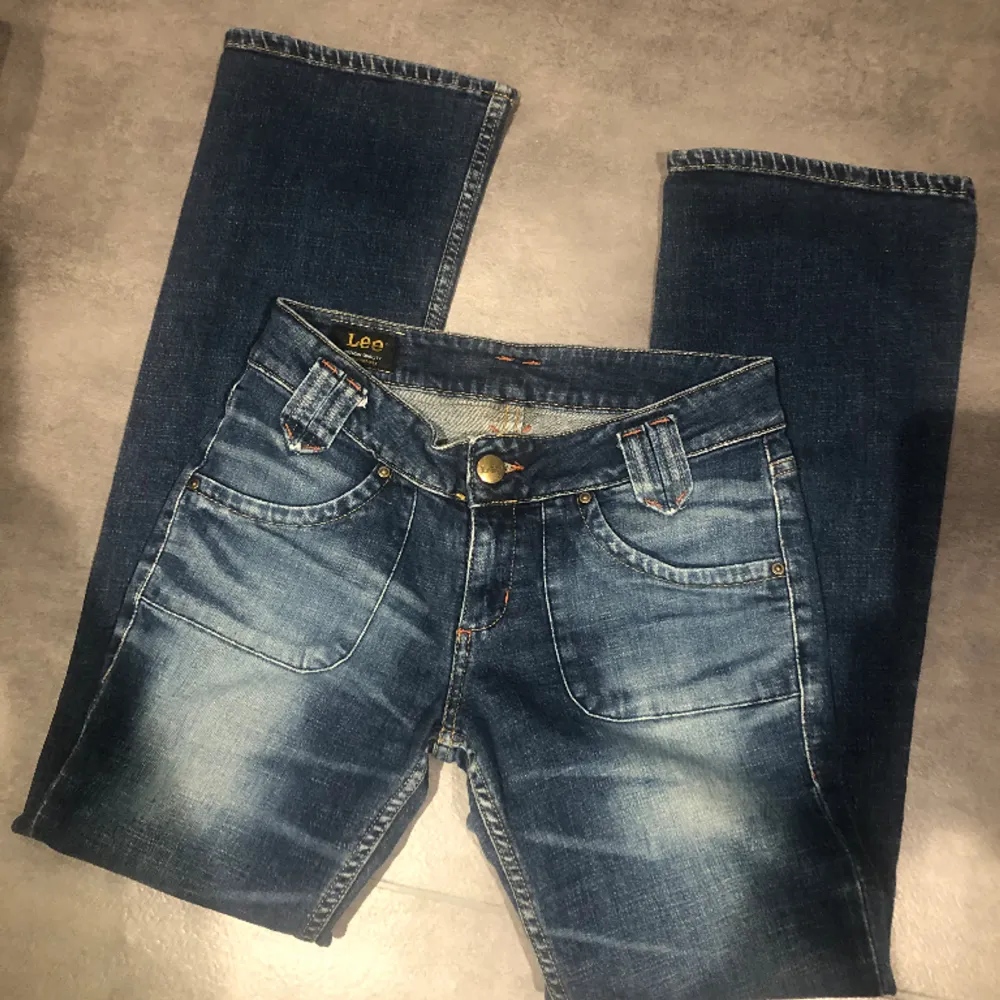 snygga lågmidjade jeans från Lee ,storlek waist 30 längd 33 🪩🫶🏻Snygga fickor bak & fram ❤️ bootcut. Jeans & Byxor.