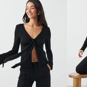 Design by si liknande  - Säljer denna blus från Gina som är exakt likadan som den från design by si. Slutsåld online och i butik!  Använd en gång 💕 Kontakta för egna bilder 