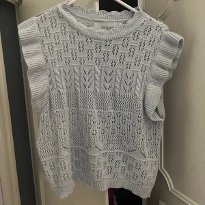Tröja - Jätte söt från ONLY, lite använd säljer pga att den inte kommer till användning längre❤️