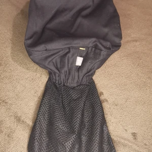 Kockmössa kökspersonal mössa - Helt ny och oanvänd kockmössa med hår när. Passar måltidsbiträde oxå. 