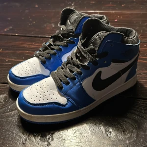 Nike Jordan air one  - Blå jordan one Storlek 36 Knappt använda 