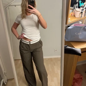 Kostymbyxa - Strl xs men passar S/M