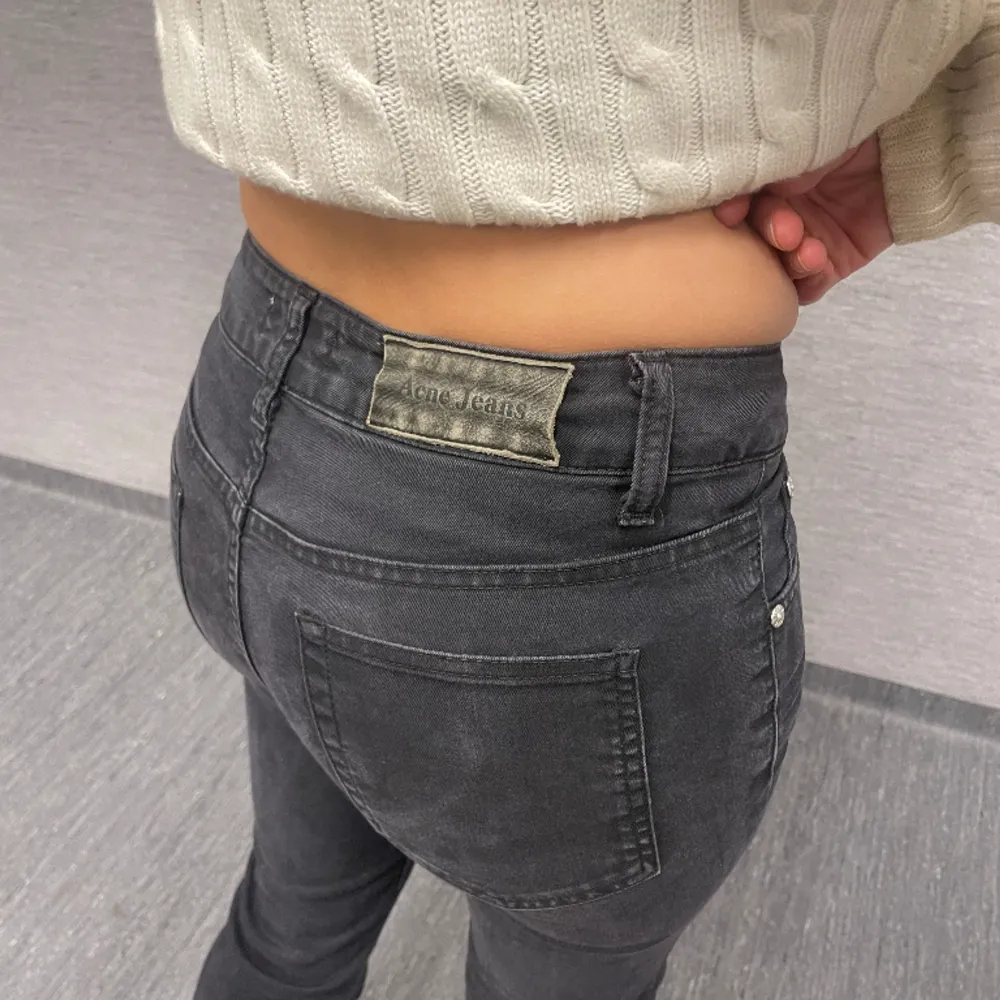 Ett par så snygga Acne Jenas i super bra kvalitet! 💞  Storlek: W29 L32. Jeans & Byxor.