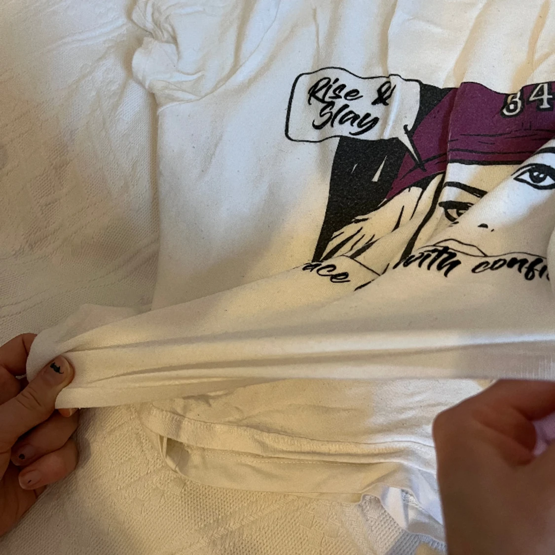 Stretchig crop top med tryck - 91