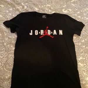 Jordan T-Shirt M - En fin Jordan T-Shirt. Använd endast några månader. Bra skick. 