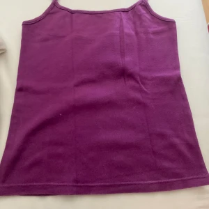 Vintage linne  - Basic vintage linne i lila! Hör av dig om fler frågor 💜