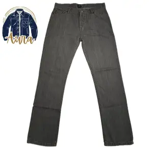Sprillans nya jeans med fantastisk passform  i en stilren design. Utmärkt till sommaren. Finns att välja i flera olika storlekar (se nedan) använd storleksguiden  28/28🔴 30/30🟢 30/32🔴 30/34🔴 32/30🔴 32/32🔴 32/34🔴 34/30🔴 34/32🔴 34/34🟢 34/36🟢