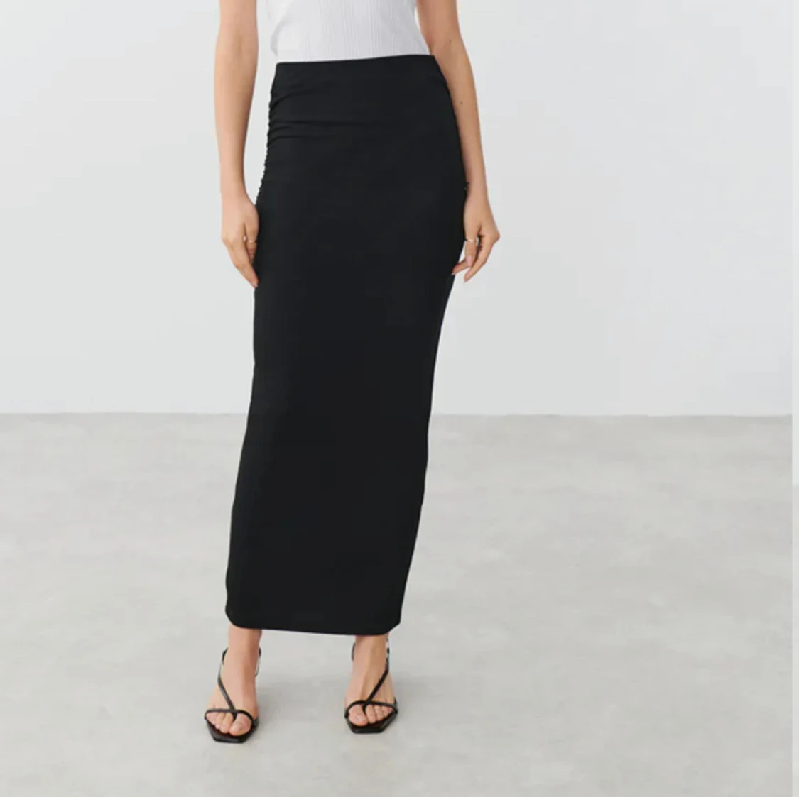 Svart Långkjol soft touch - 91