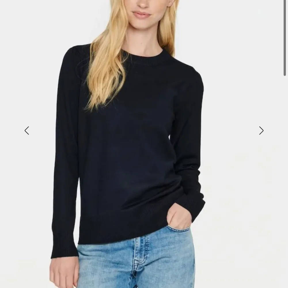 Säljer denna jättefina marinblå saint tropez tröjan i storlek L. Den är i jättebra skick och jag säljer den för den inte kommer till användning längre!! Nypris 350 men säljer för 250💘💘💘. Stickat.
