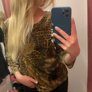 Jätte cool leopard mönstrad tröja