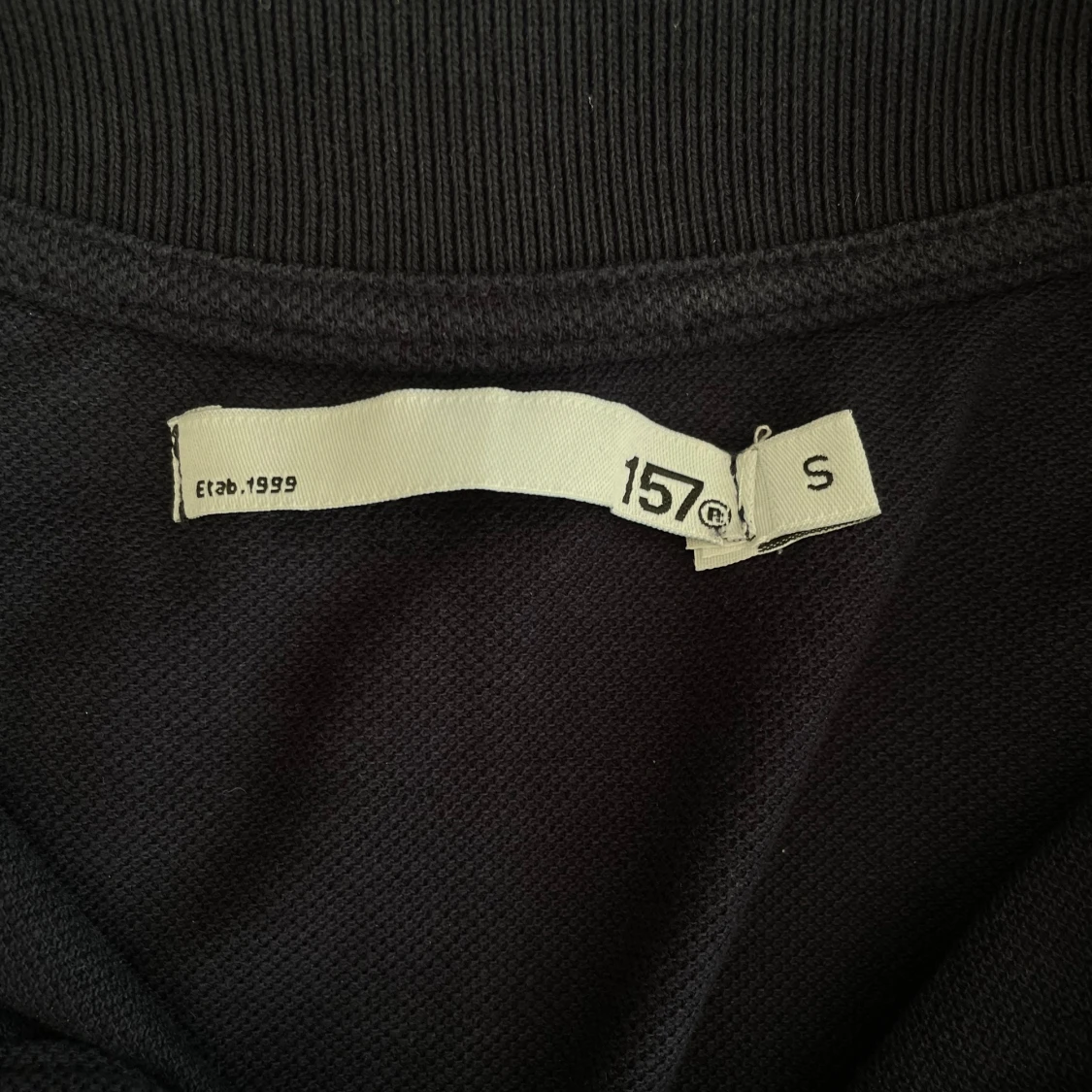 Mörkblå piké - 91