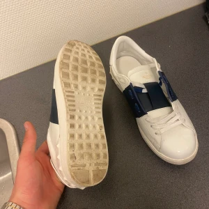 Valentino skor - Det är väll omhändertagna för ch dem är använda 4gånger för dem är för små för mig, säljer den billigt för jag vill inte ha kvar dem 1,1