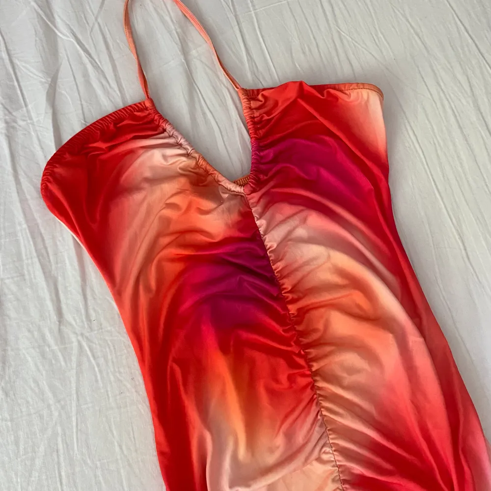 Skit snygg klänning från stradivarius i storlek M med stretch material . Klänningar.