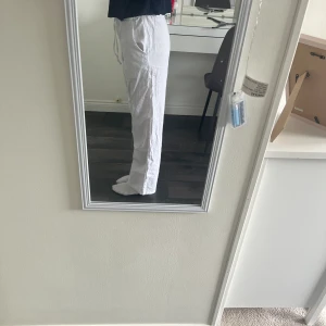 Linnebyxoa - Jätte fina linnebyxor från Gina i storlek 158/164 passar mig som har XS/S, andvända fåtal gånger. Inga märken eller fläckar på dom. Skriv om ni har funderingar.🫶🏼