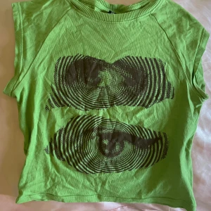 grön crop top - croppad topp från H&M, passar både som XS och XXS