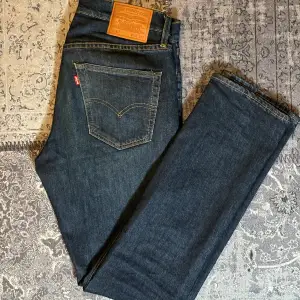 Säljer mina knappt använda Levis 511 jeans som är köpta på johnells | storlek W32 L32 | mörkblå färg | nypris: 1300kr | pris är inte hugget i sten |