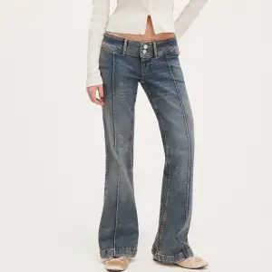 heeelt nya jeans från monki med lapp kvar!! säljer pågrund av att jag beställde tvp par! nypris 499 säljer för 300kr