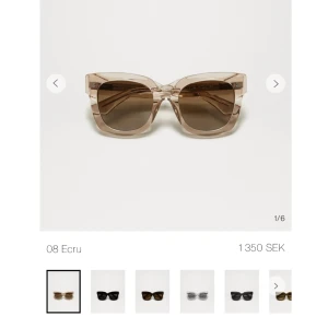 Chimi solglasögon 08 - Helt oanvända solglasögon från chimi, ecru i modell 08. Köpta för 1 350, har ett par likadana men i svart också! Skickar i orginalbox och även lådan man fick den i. Skriv för fler bilder 🥰