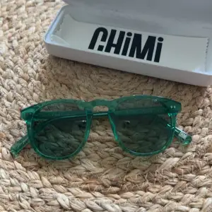 Jättefina solglasögon från chimi i en en jätte fin och somrig färg💕