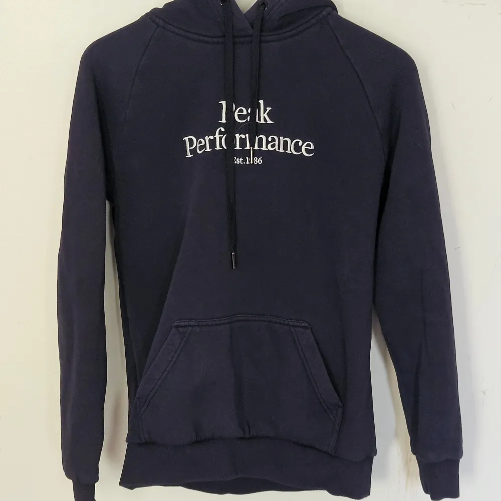 Säljer pgr av att jag aldrig använder den ser ut som ny inga defekter😘😘. Hoodies.