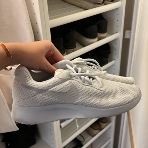 Nike skor - Fint skick. Storlek 40 men är något små, mer 38-39. Nästan nya.