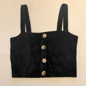 Sthlmstil top!💋 - Skitnajs och går inte att köpa längre! Den är väl använd men ser oanvänd ut. Jag säljer på grund av att det inte riktigt är min stil längre. 