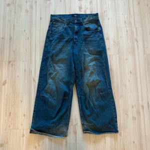 Jaded London collusus jeans  - Snygga stora jeans av jaded London  Har trampat sönder hälen (bild 3)