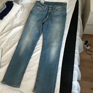 Helt splitter nya jeans och riktigt fräscha Ritkigt fet färg och perfekt till sommarn Slim fit W31 L32