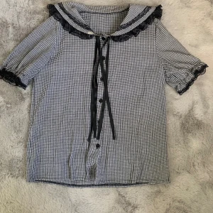 Söt kawaii blus - Säljer pga inte min stil. Använd 1-2 gånger. Orginalpris 170kr Tvättas såklart innan skickning!❤️