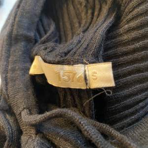 Svart tunn hoodie från lager 157  Använd fåtal gånger  Lent material 