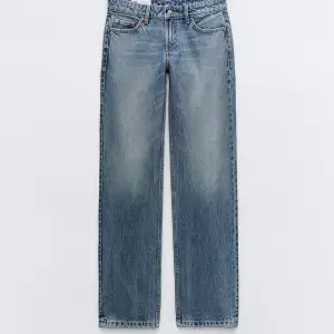 Jättefina low waist jeans från zara. Tyvärr lite långa på mig som är 1,65 💕