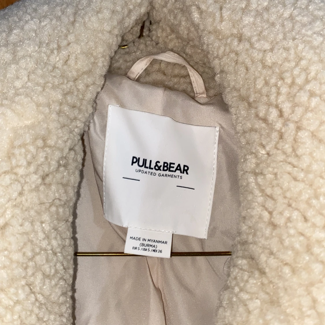 Stickad beige jacka - 90