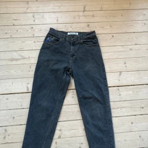 92 denim polar.  - Storlek 30/32. Ganska bra skick. Pris kan diskuteras