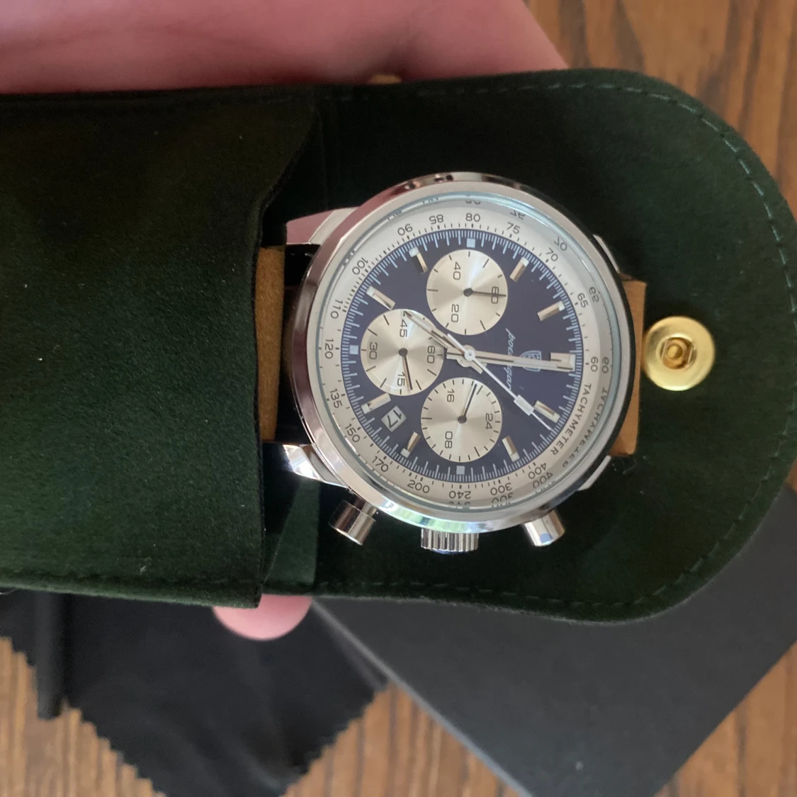 Fin läder klocka säljes  - 90