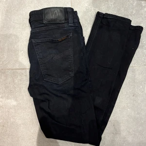 Nudie jeans - Här har ni ett par fetta Nudie jeans. Skick 8/10  Storlek W29 L30