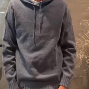 SÖKER! - SÖKER!! Söker denna hoodie från dressman i blå storlek S